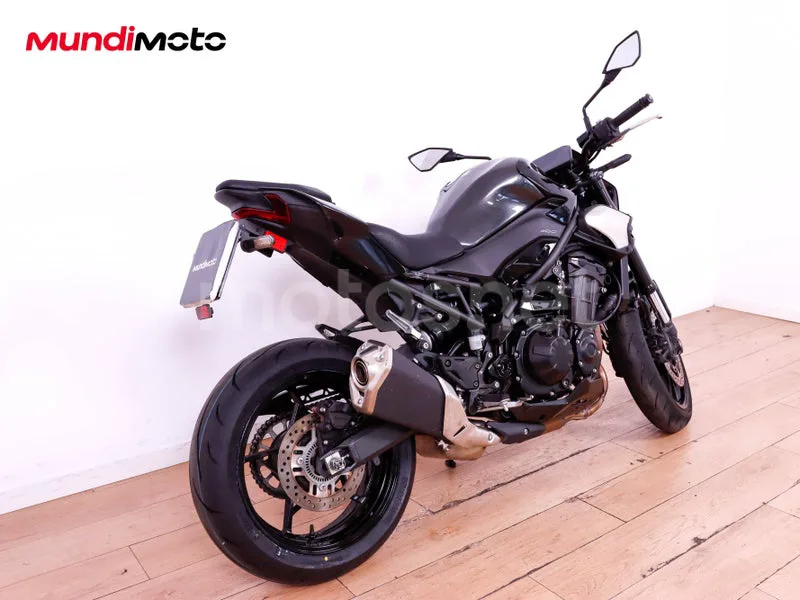 Kawasaki Z900 - Vista 3