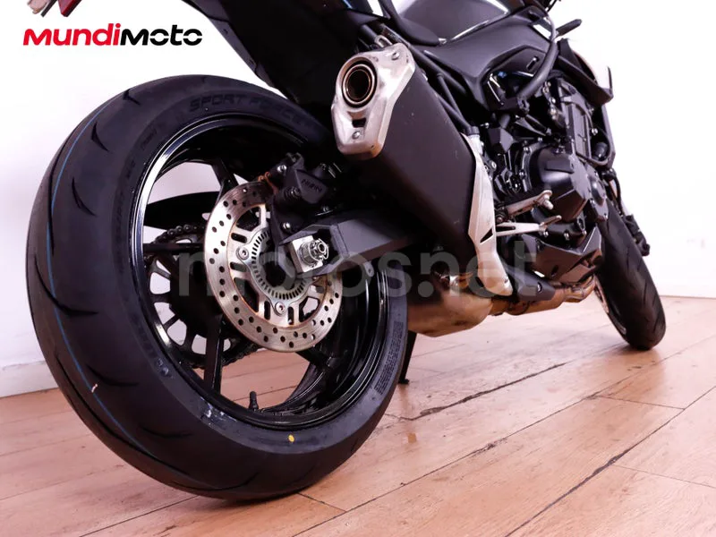 Kawasaki Z900 - Vista 4
