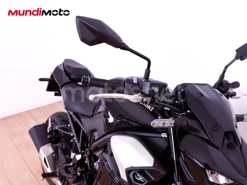 Kawasaki Z900 - Vista 32