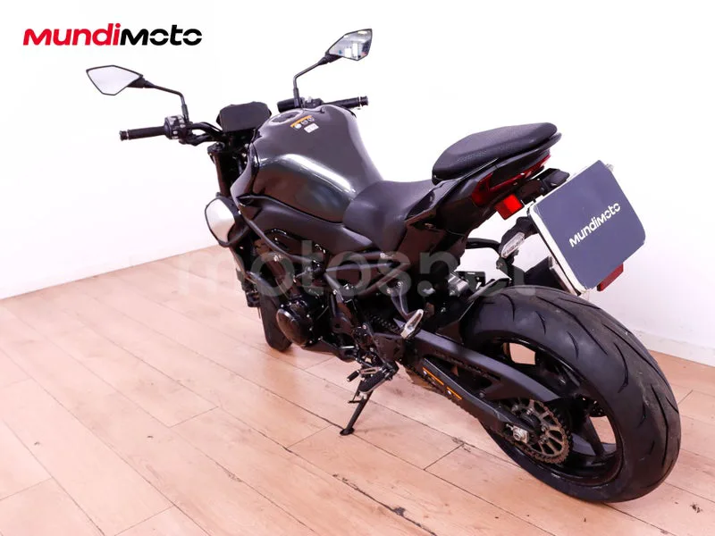 Kawasaki Z900 - Vista 8