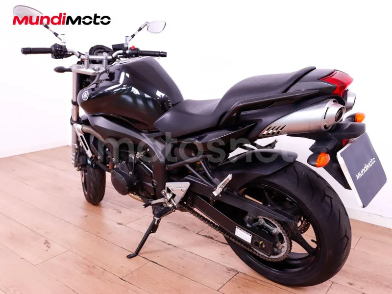 Yamaha FZ6 - Vista 8