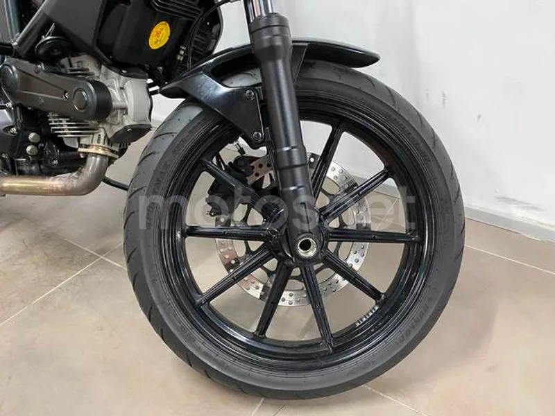 Ducati Scrambler - Vista 10