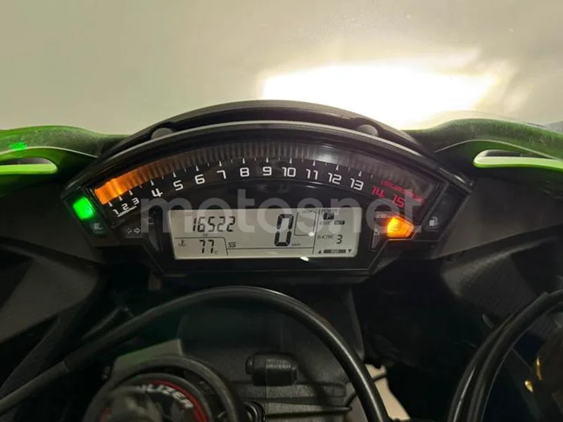 Kawasaki Ninja ZX-10R - Vista 13