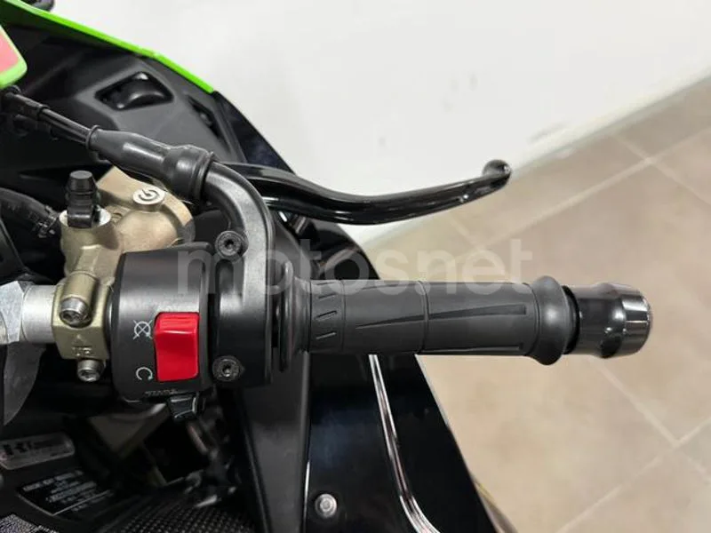Kawasaki Ninja ZX-10R - Vista 14