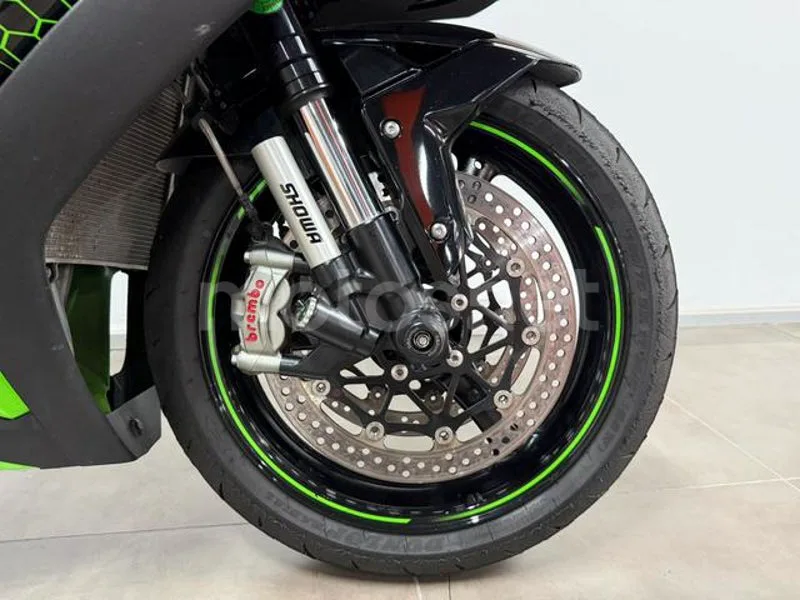 Kawasaki Ninja ZX-10R - Vista 10