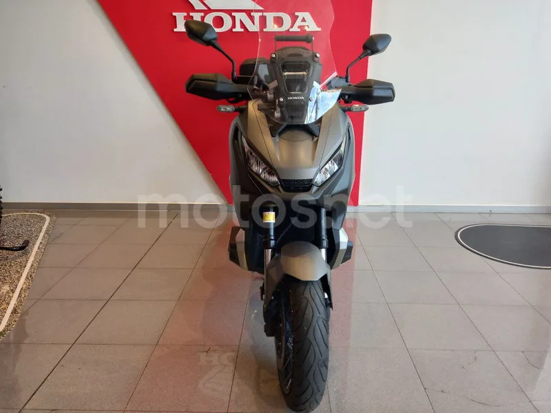 Honda X-ADV - Vista 4