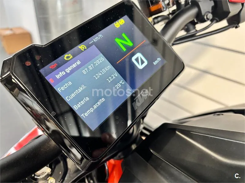 KTM 1290 Super Duke R - Vista 4