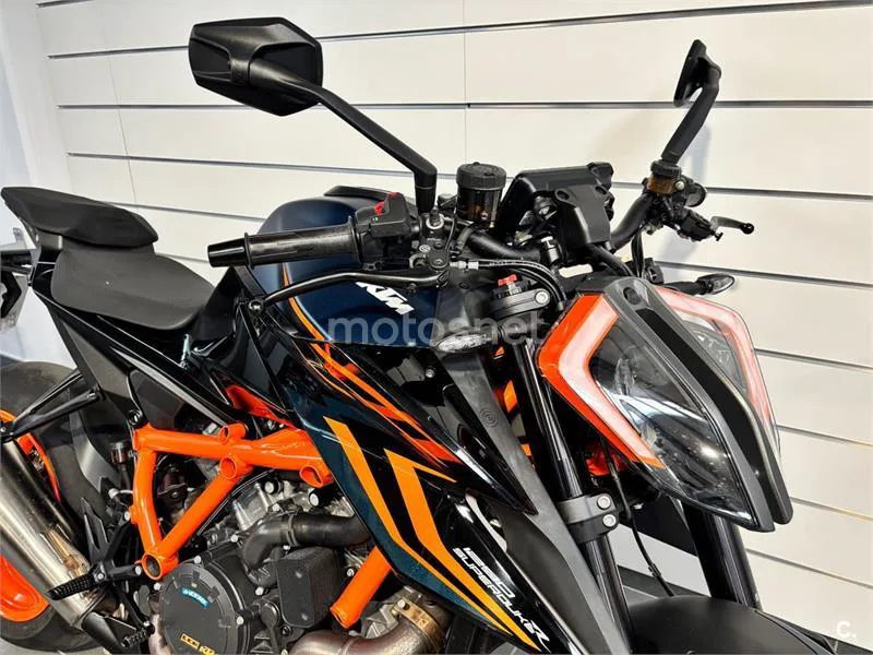 KTM 1290 Super Duke R - Vista 9