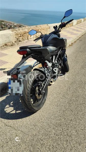 Honda CB125R - Vista 4