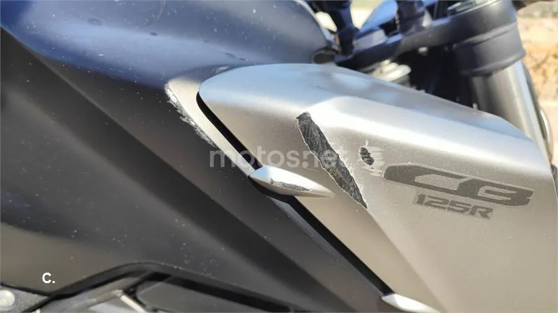 Honda CB125R - Vista 5