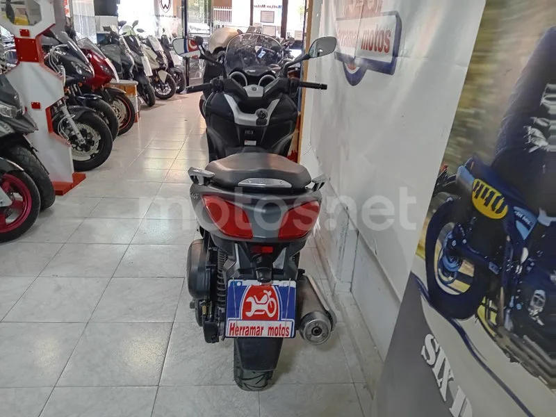 Yamaha XMAX 250 - Vista 3