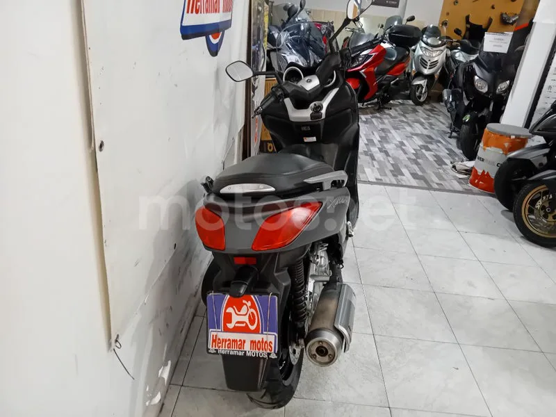 Yamaha XMAX 250 - Vista 6