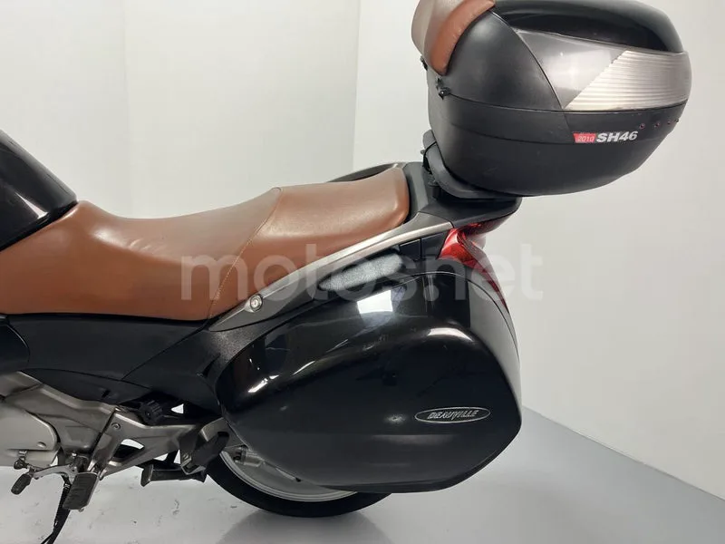 Honda NT700V Deauville - Vista 11