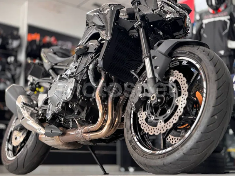 Kawasaki Z900 - Vista 3