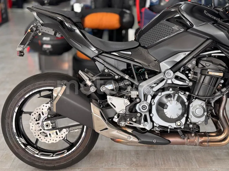 Kawasaki Z900 - Vista 4