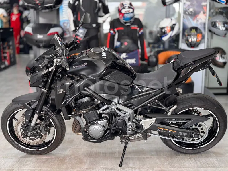Kawasaki Z900 - Vista 5