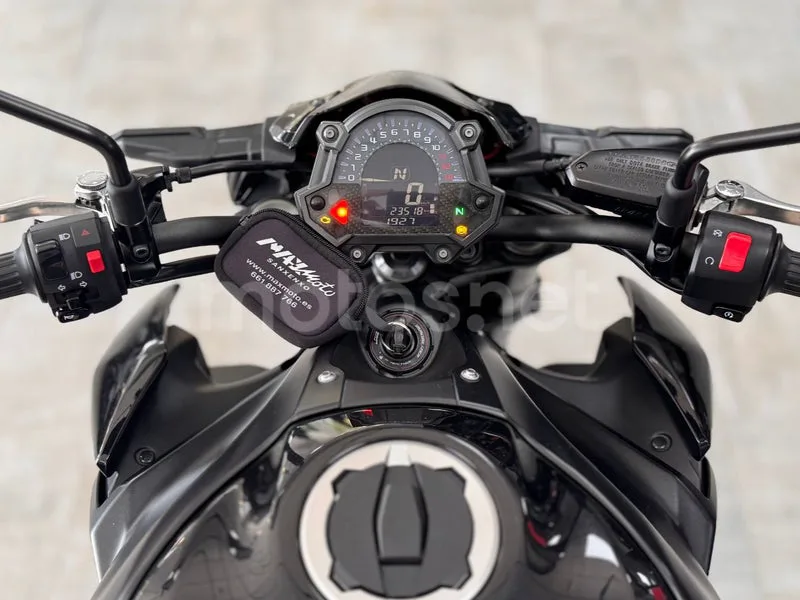 Kawasaki Z900 - Vista 9