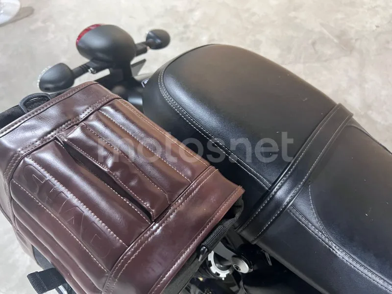 Moto Guzzi V7 III - Vista 50
