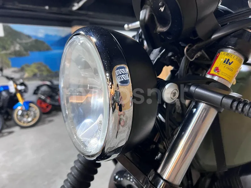 Moto Guzzi V7 III - Vista 75