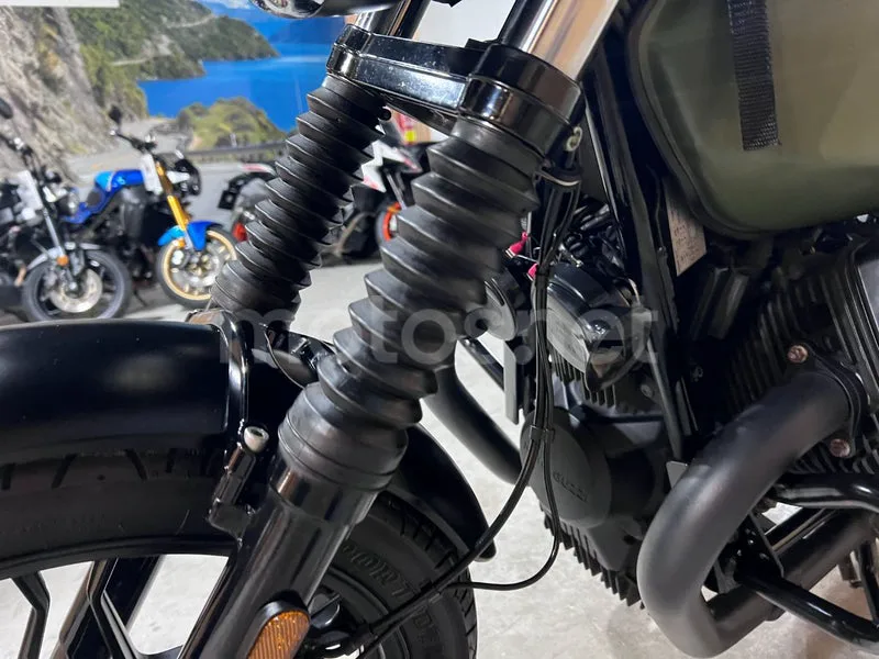 Moto Guzzi V7 III - Vista 77