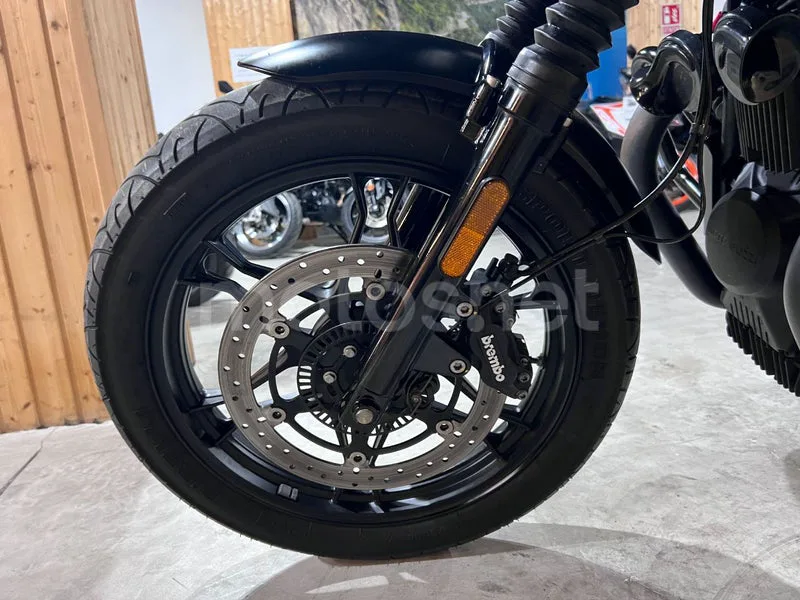 Moto Guzzi V7 III - Vista 80