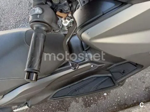 Yamaha XMAX 250 - Vista 7