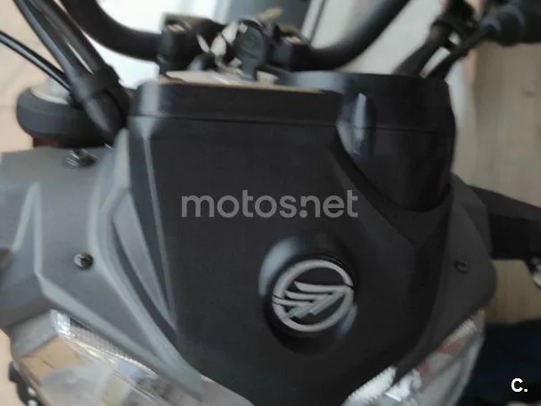 Keeway RKV 125 - Vista 3