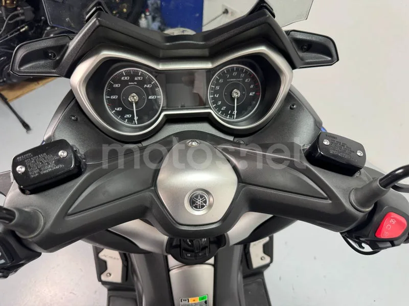Yamaha XMAX 125 - Vista 11