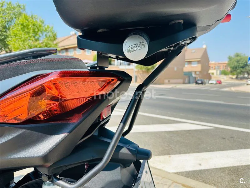 Yamaha XMAX 300 - Vista 11