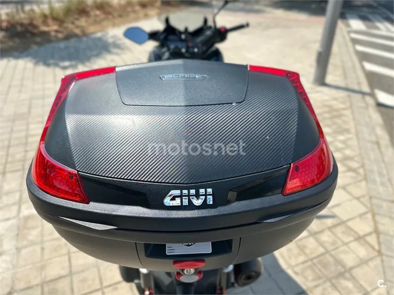 Yamaha XMAX 300 - Vista 12