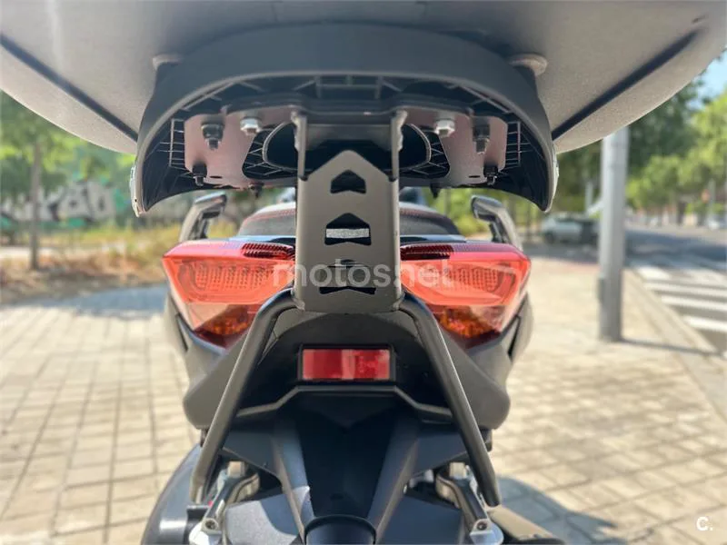 Yamaha XMAX 300 - Vista 13