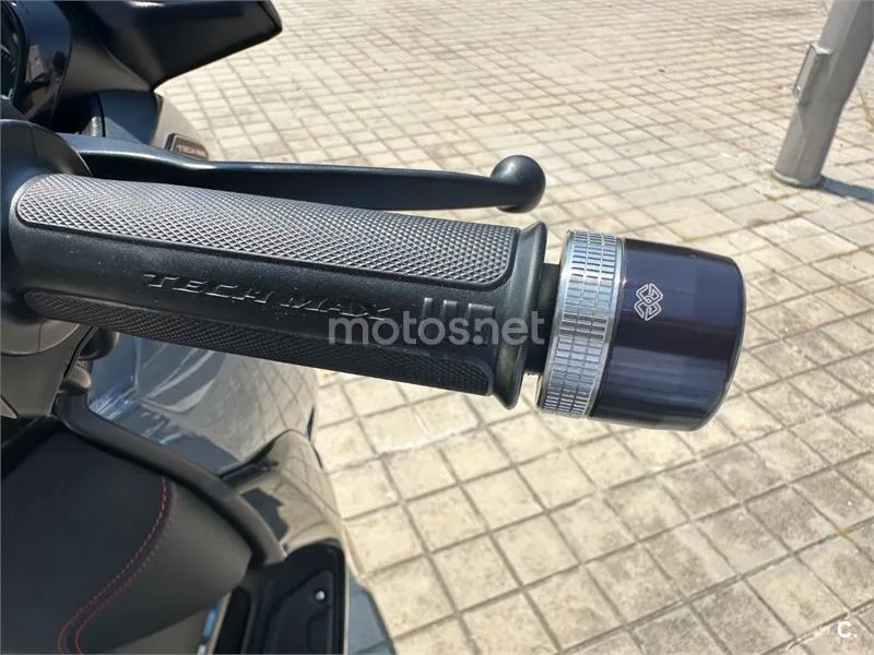 Yamaha XMAX 300 - Vista 17