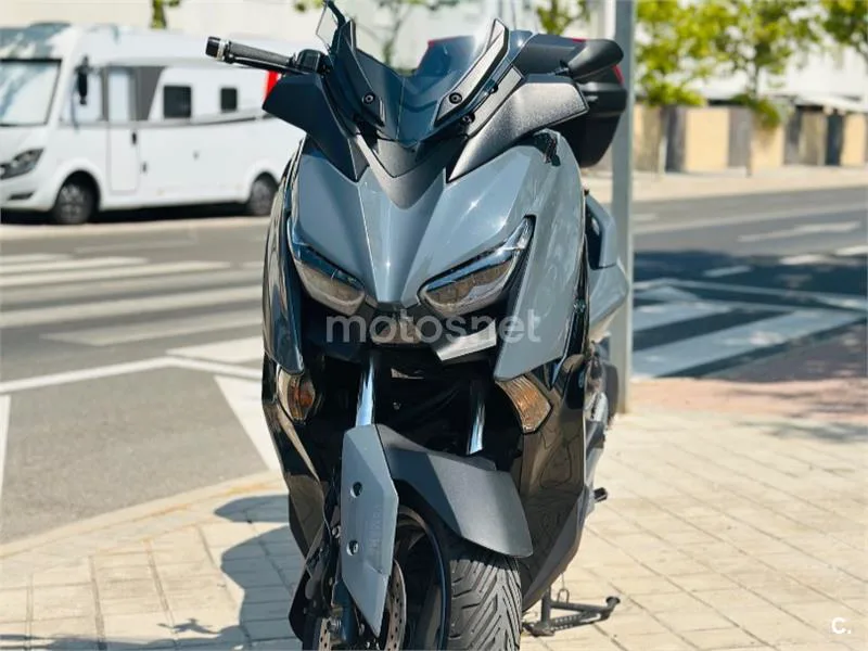 Yamaha XMAX 300 - Vista 3