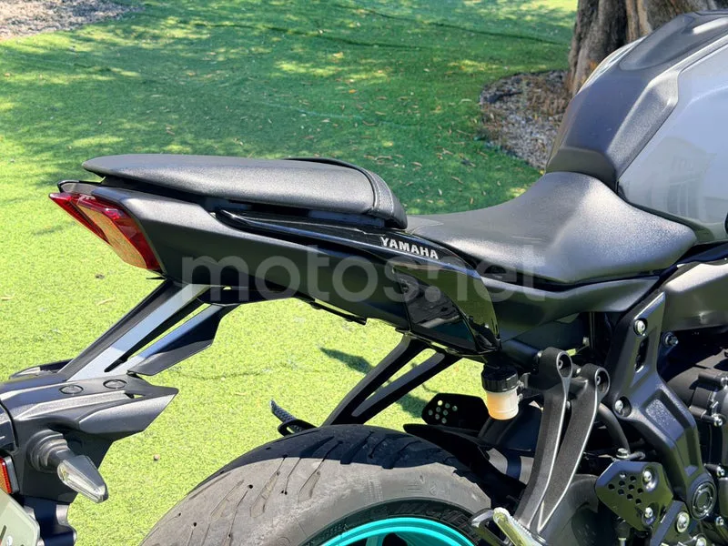 Yamaha MT-07 - Vista 13