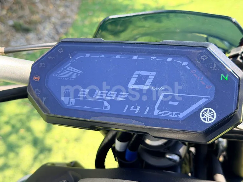 Yamaha MT-07 - Vista 16