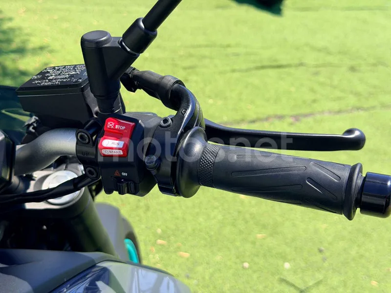 Yamaha MT-07 - Vista 18