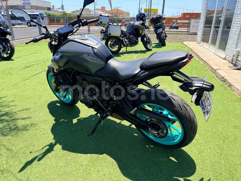 Yamaha MT-07 - Vista 20