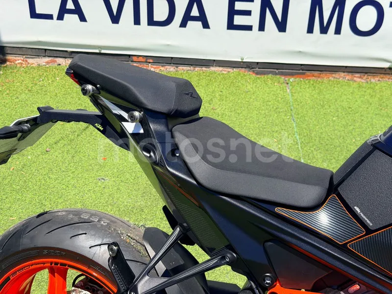 KTM 1290 Super Duke R - Vista 11