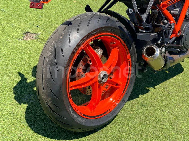 KTM 1290 Super Duke R - Vista 14