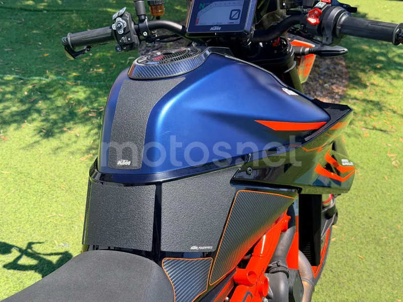 KTM 1290 Super Duke R - Vista 16