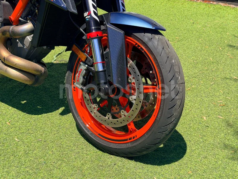 KTM 1290 Super Duke R - Vista 3