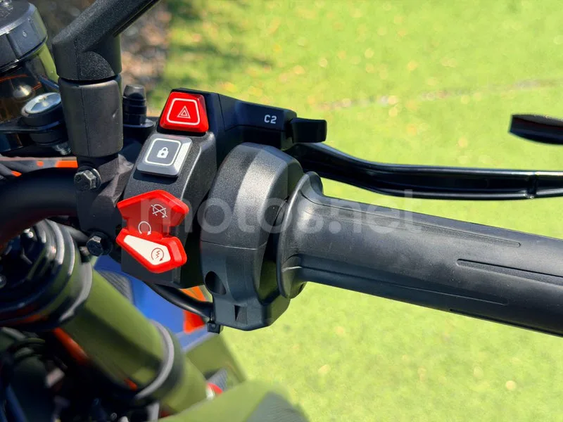 KTM 1290 Super Duke R - Vista 21