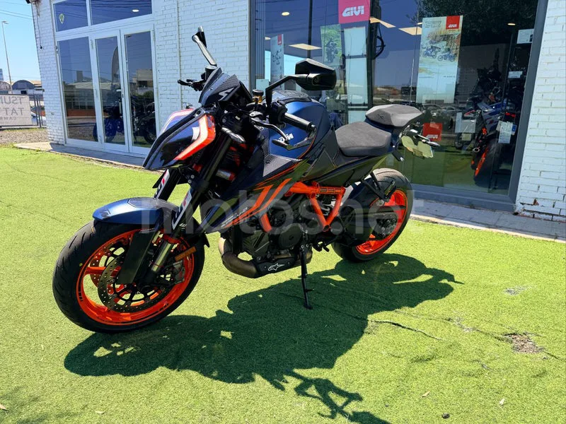 KTM 1290 Super Duke R - Vista 22