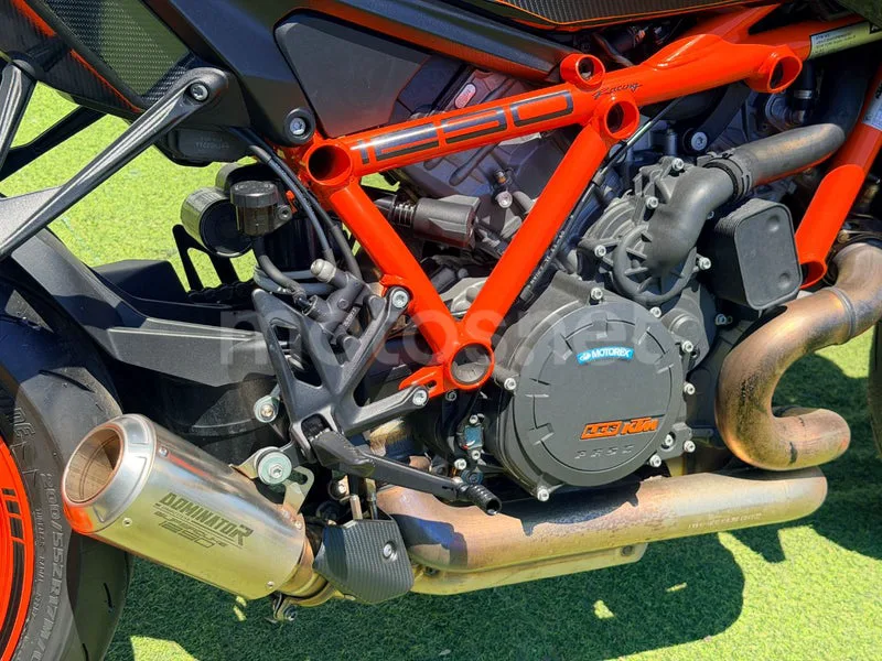 KTM 1290 Super Duke R - Vista 9