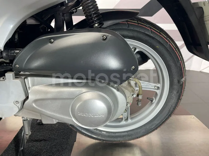 Honda SH125i - Vista 17