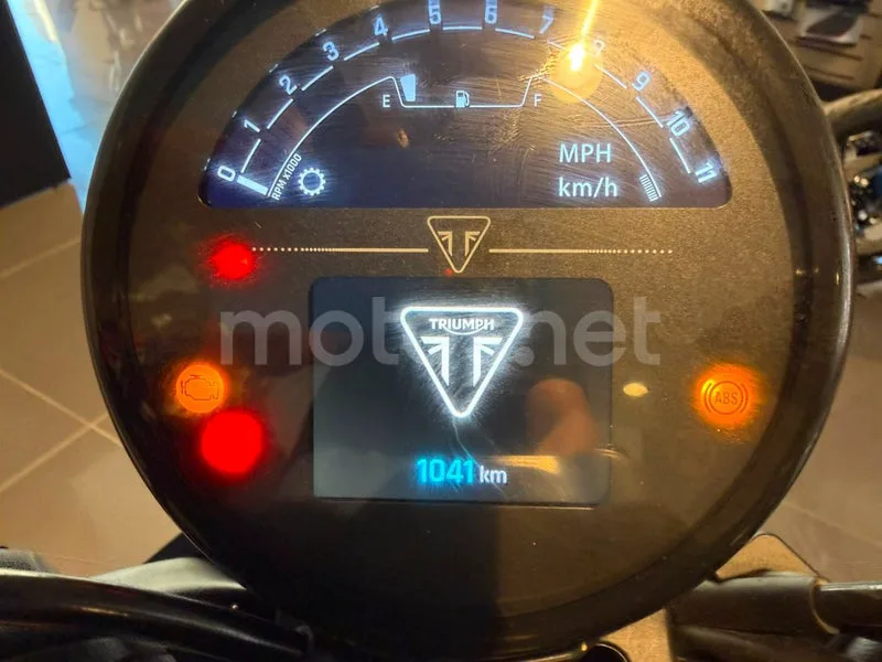 Triumph Trident 660 - Vista 4