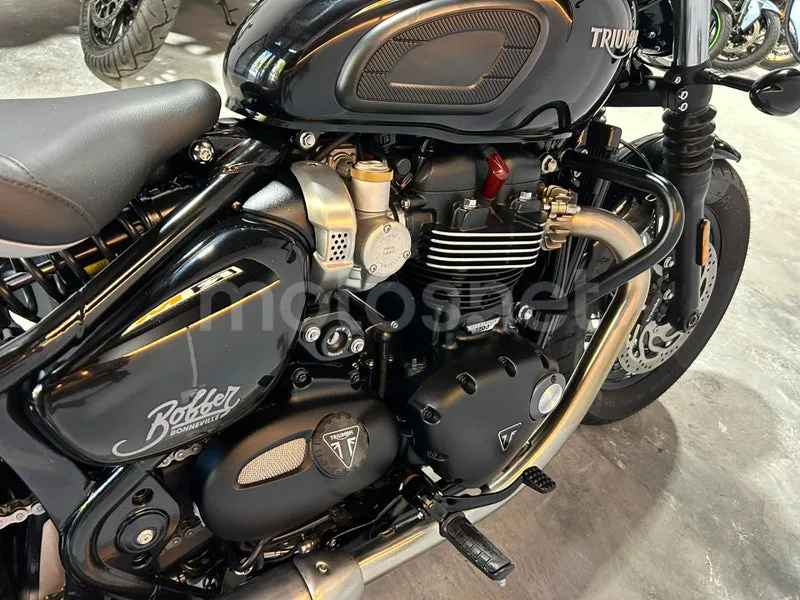 Triumph Bonneville Bobber - Vista 11