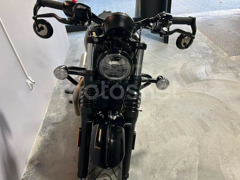 Triumph Bonneville Bobber - Vista 12