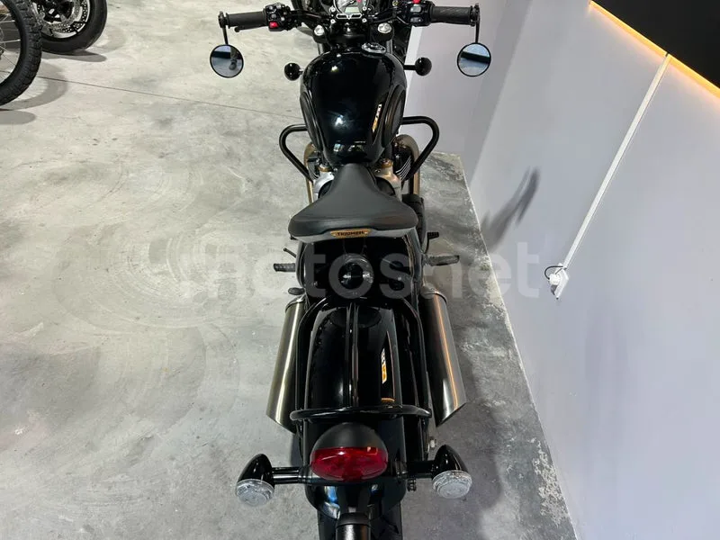 Triumph Bonneville Bobber - Vista 13