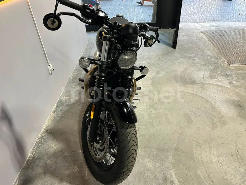 Triumph Bonneville Bobber - Vista 5